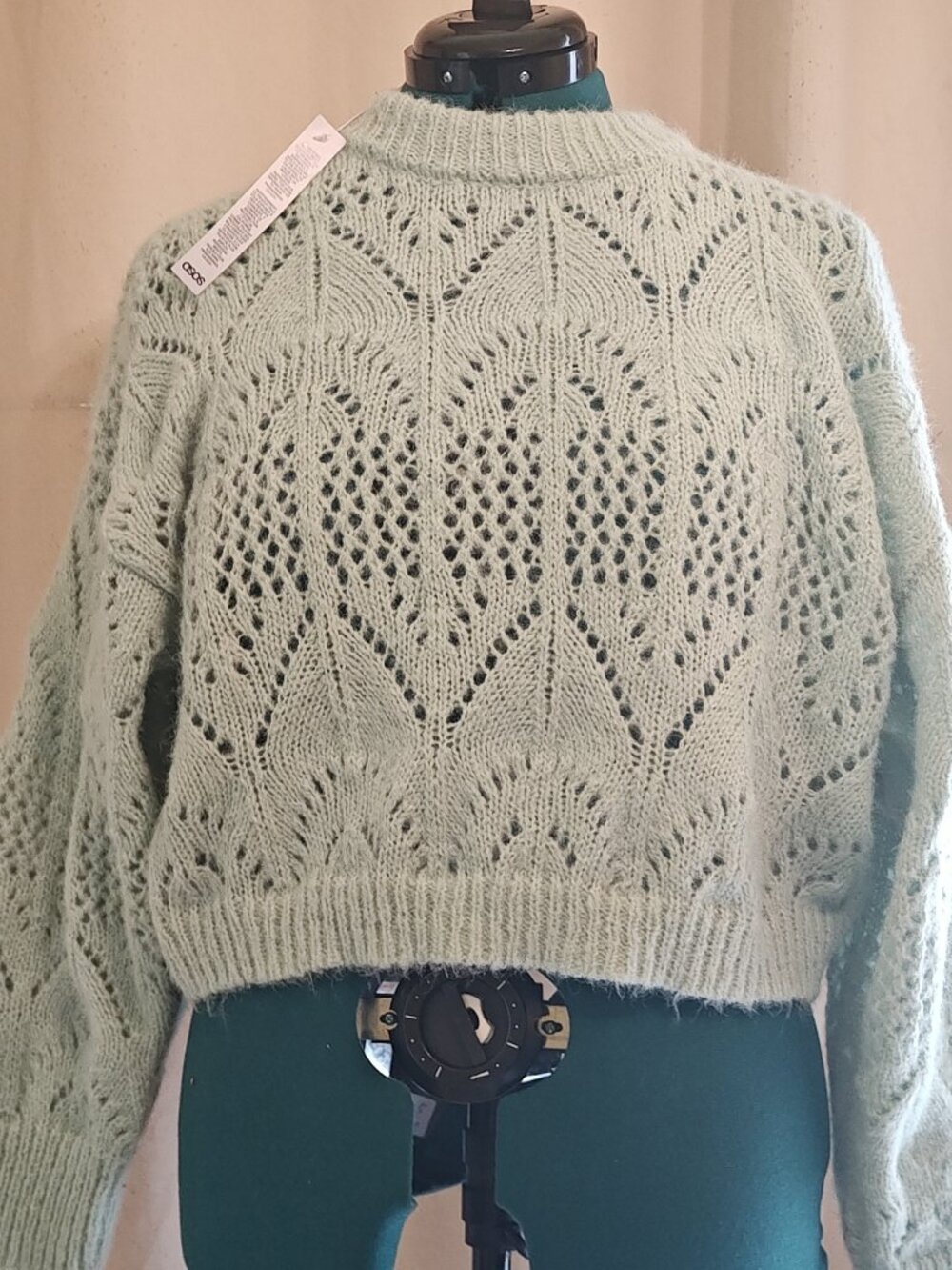 Pale green crew neck sweater Medium